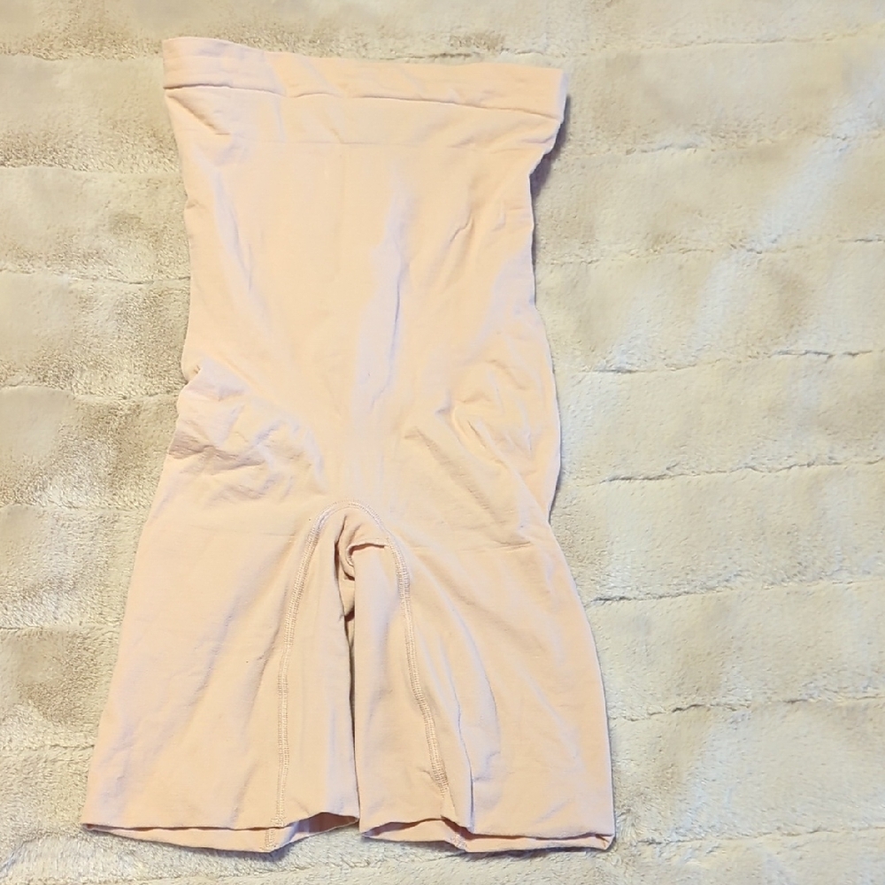 SPANX Light Pink Seamless Shorts